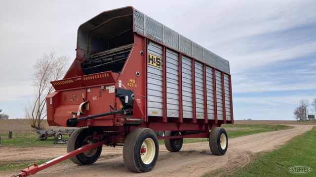 H&S 20 ft. silage box